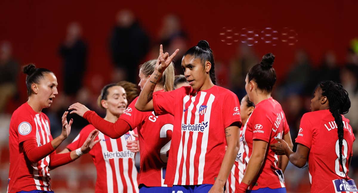 Gaby celebra el gol del Atlético de Madrid para empatar el partido en el descuento.