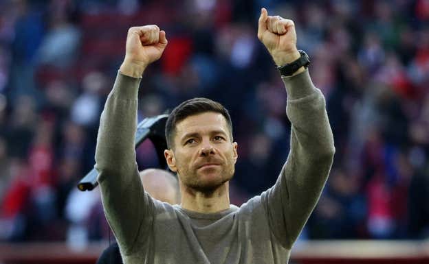 Xabi Alonso celebra una victoria reciente con el Bayer Leverkusen.  REUTERS