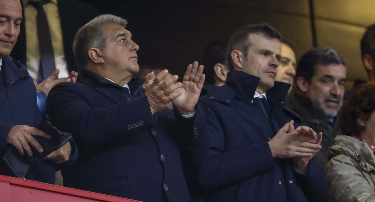 Laporta en el palco de Montjuic. /EFE