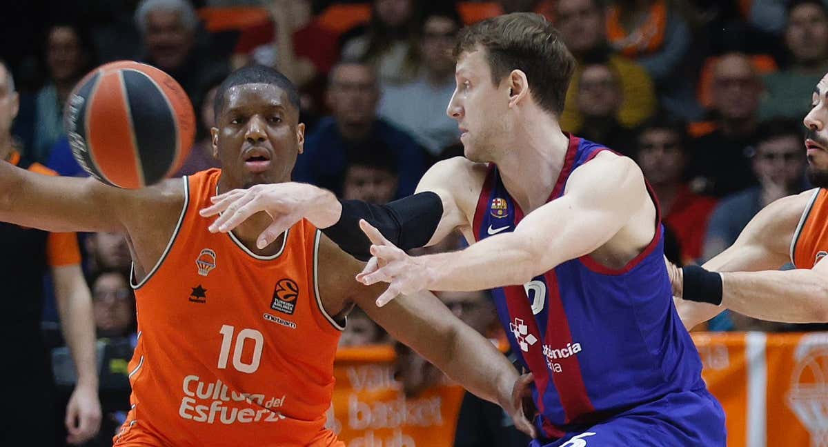 Jan Vesely, imperial ante el Valencia Basket con 21 puntos sin fallo en el tiro/ BARÇA