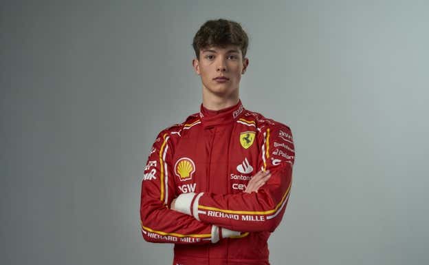 Oliver Bearman, con el mono de Ferrari F1.  Ferrari