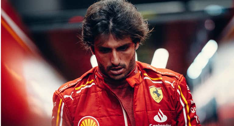Carlos Sainz en el box.
