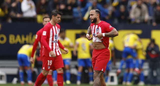 El Atlético revive a un Cádiz que no ganaba desde septiembre