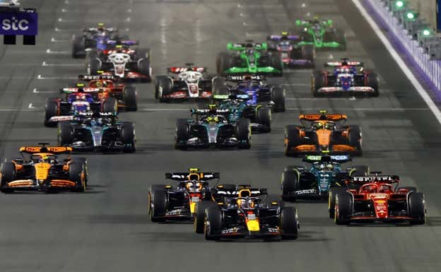 Salida del GP de Arabia Saudí 2024 de F1 con Max Verstappen en cabeza.  EFE