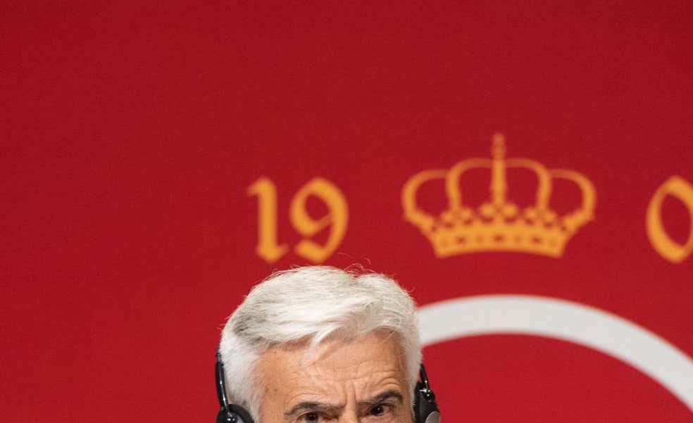 Javier Lozano atiza al «débil» Rocha por su sueldo de 675.000€: «La semilla del mal del rubialismo produce metástasis»