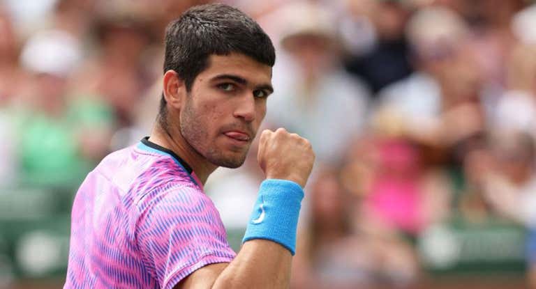 Carlos Alcaraz celebra un punto durante la tercera ronda de Indian Wells.