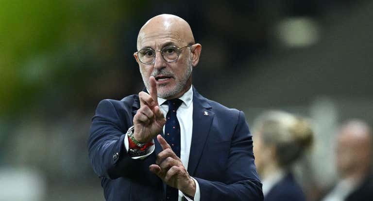Luis de la Fuente durante un partido ante Chipre.