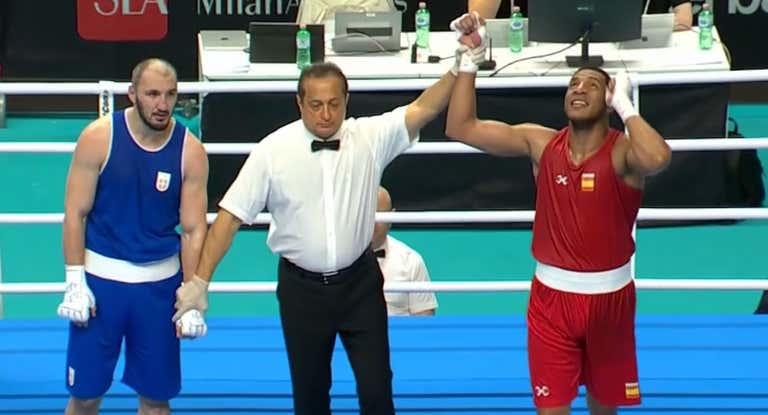 Emmanuel Reyes Pla festeja su triunfo sobre el serbio Magomedov.