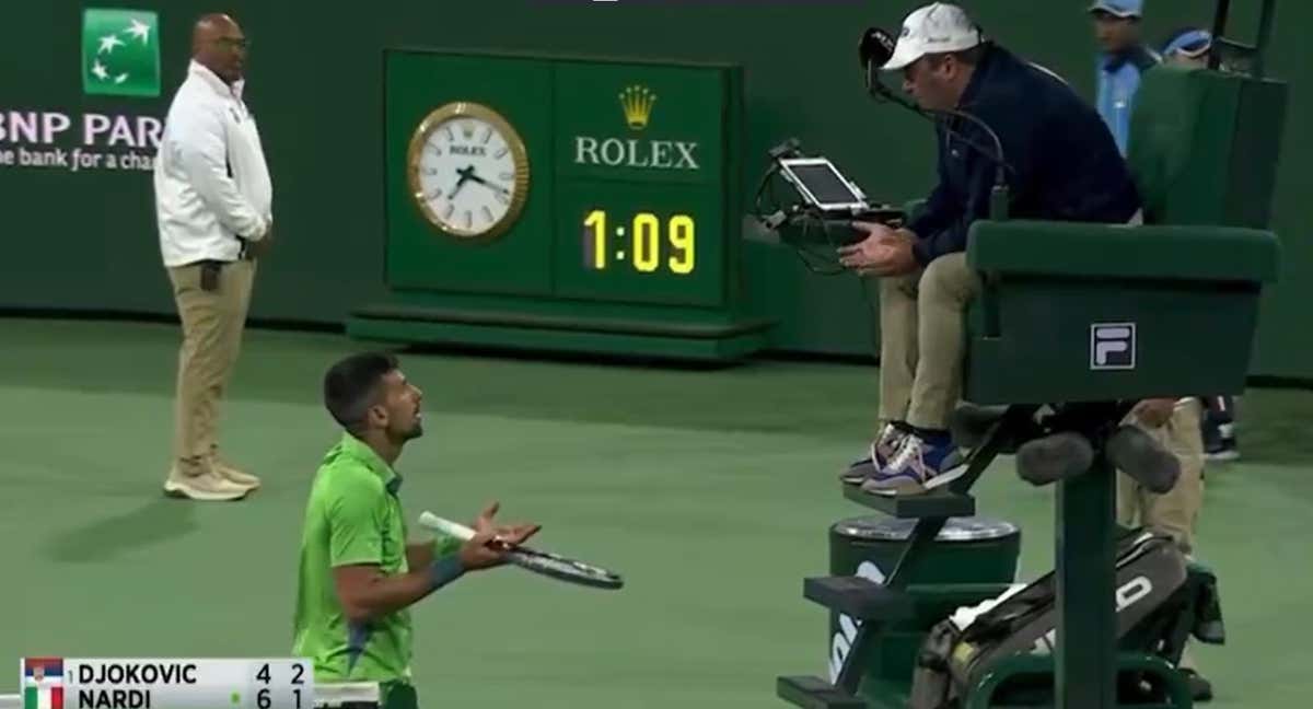 Djokovic, durante la discusión con el juez de silla en el partido ante Nardi en Indian Wells. /TennisTV