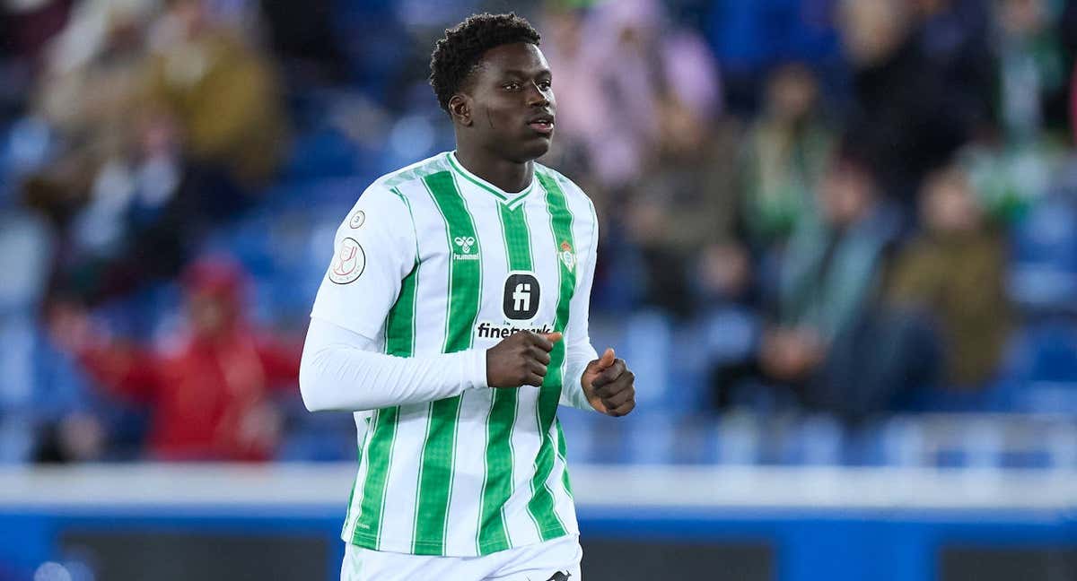 Nobel Mendy, en un partido con el Betis. /EP