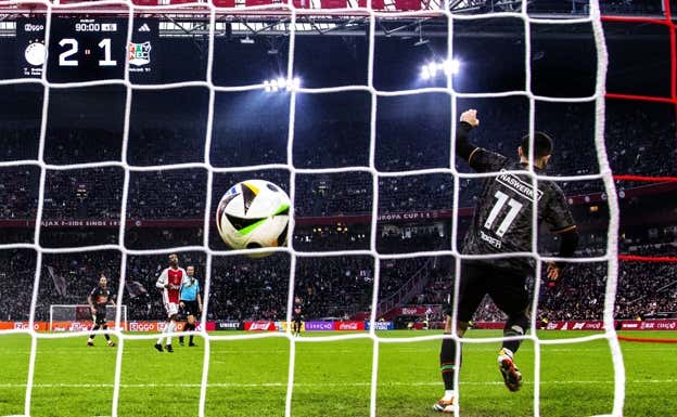 El tanto de Rober González ante el Ajax.  NEC NIJMEGEN