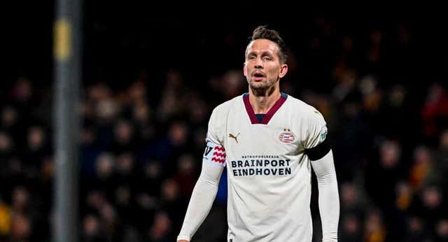El renacer del delantero al que Koeman comparó con Neymar y Griezmann y es ídolo en el PSV Eindhoven