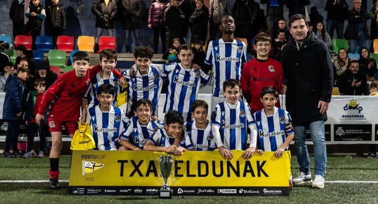 Alfredo Alogo, en un torneo con la Real Sociedad.