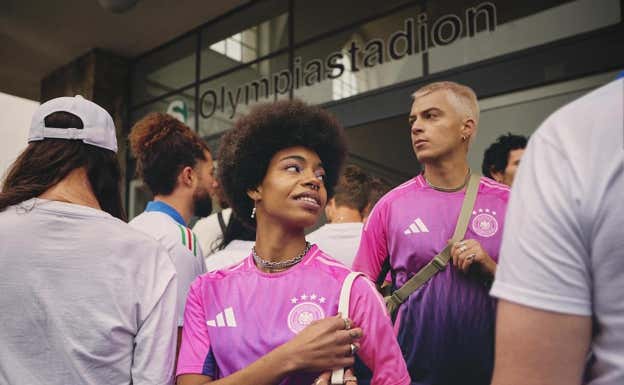 Camiseta suplente de Alemania para la Euro 2024. ADIDAS