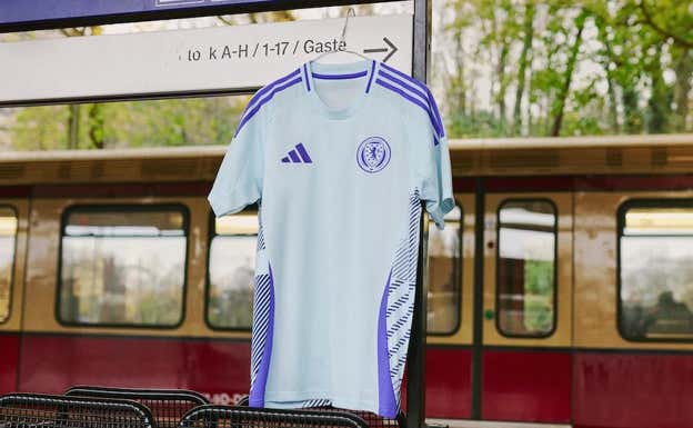 Camiseta suplente de Escocia para la Euro 2024. ADIDAS