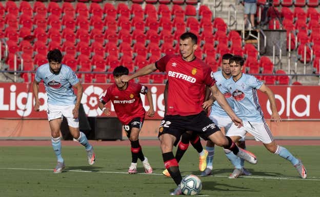Ante Budimir, durante su etapa en el Mallorca.  EFE