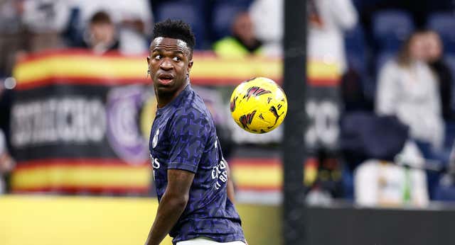 El Real Madrid denuncia los insultos a Vinicius en Montjuic y el Metropolitano: «Tolerancia cero ante episodios tan repugnantes»