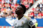 Un Vinicius al rojo vivo silencia la Liga en El Sadar
