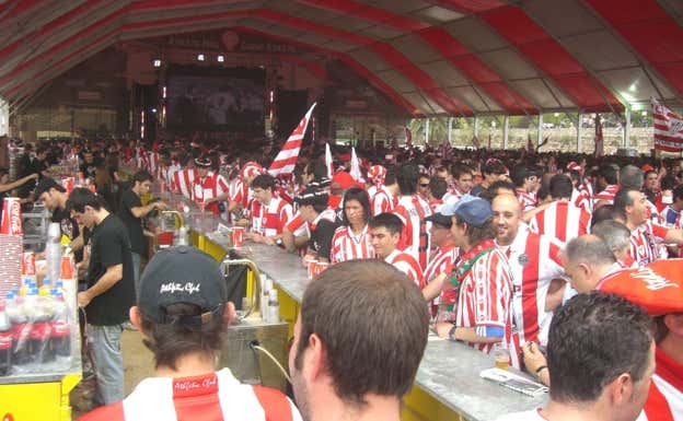 Los aficionados que no obtengan una entrada podrán ver el partido en una pantalla gigante.  Relevo