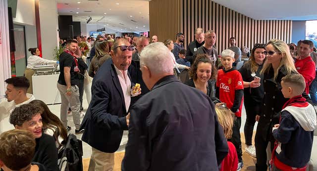 El tardeo del Mallorca, donde te puedes tomar una cerveza con Javier Aguirre: «Acabas el partido y unas cañitas con la familia… es lo mejor»