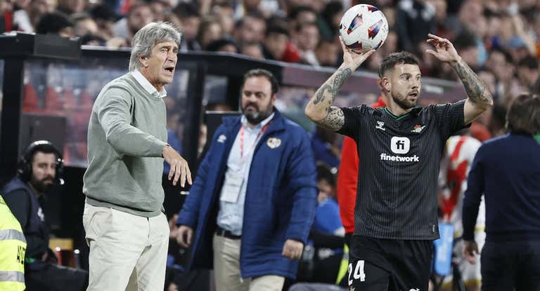 Manuel Pellegrini, durante el partido en Vallecas.