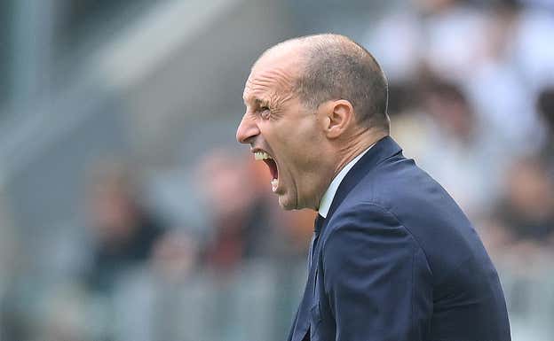 Allegri, enfurecido durante el partido ante el Genoa.  EFE