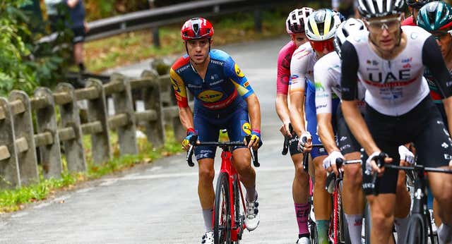 Después de un año «difícil» de antibióticos y psicólogos, ‘Juanpe’ López vuelve al Giro