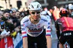 Un falso rumor convierte a Pogacar en el protagonista inesperado del inicio de la Volta a Catalunya