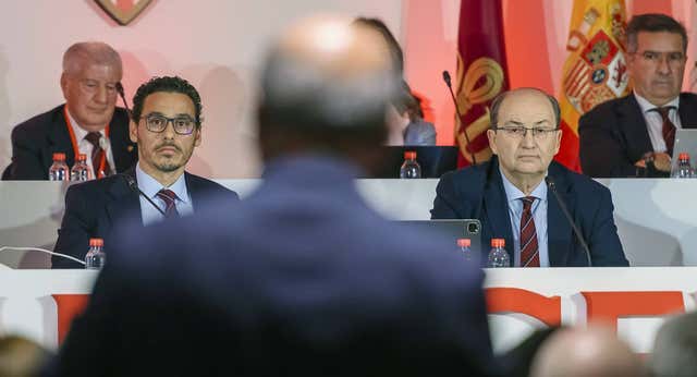 Las frases y discusiones que convirtieron una nueva Junta en una vergüenza para el sevillismo