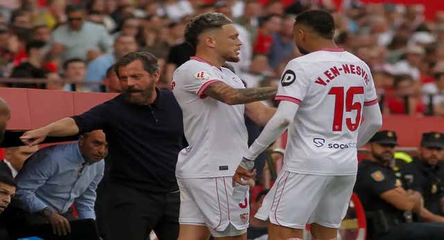 En el Sevilla creen haber apagado el incendio En Nesyri-Quique