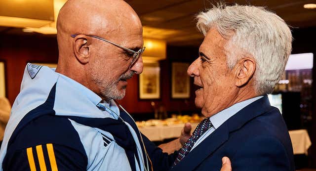 El ‘portavoz’ De la Fuente tira de psicología entre el nuevo caos de la RFEF y el paredón de la prensa