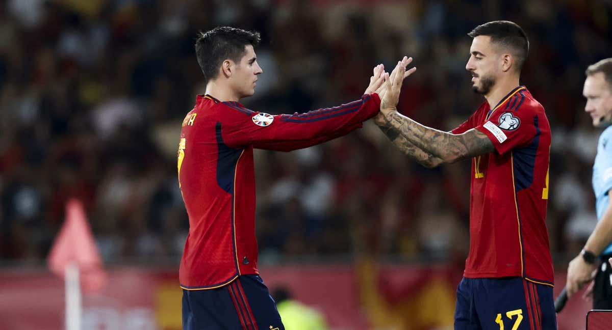 Morata y Joselu en un partido con la Selección española./Getty