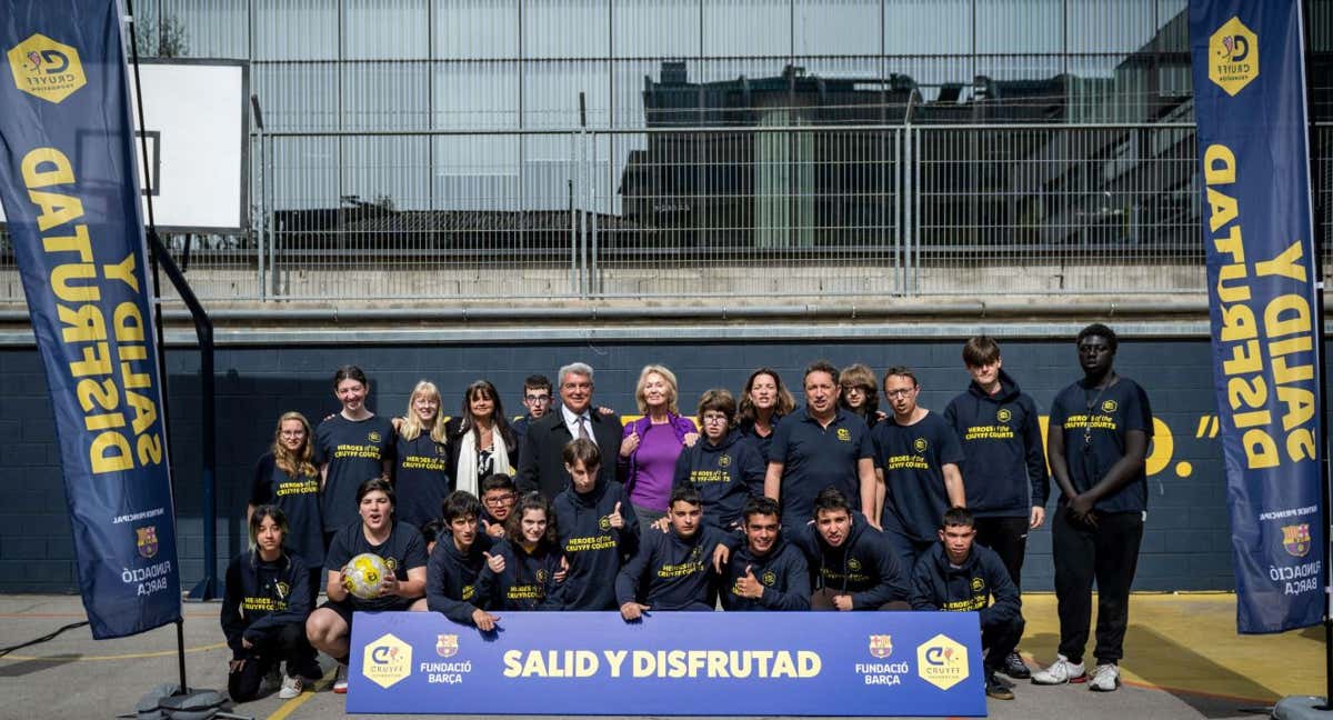 La foto de familia en el homenaje a Johan Cruyff. /FCB