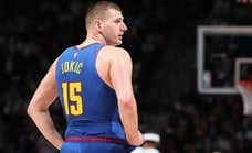 Nikola Jokic desempolva el traje de MVP en la peor noche de Doncic pese a su triple-doble