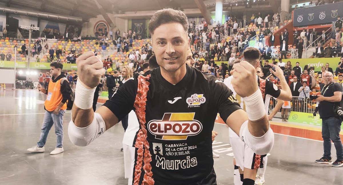Juanjo Angosto celebra el pase a la final de ElPozo Murcia Costa Cálida.
