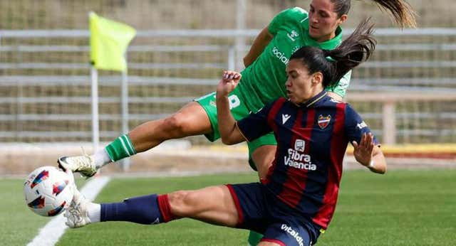 La ausencia de un filial y el descuido de la sección evidencian un Betis en caída libre
