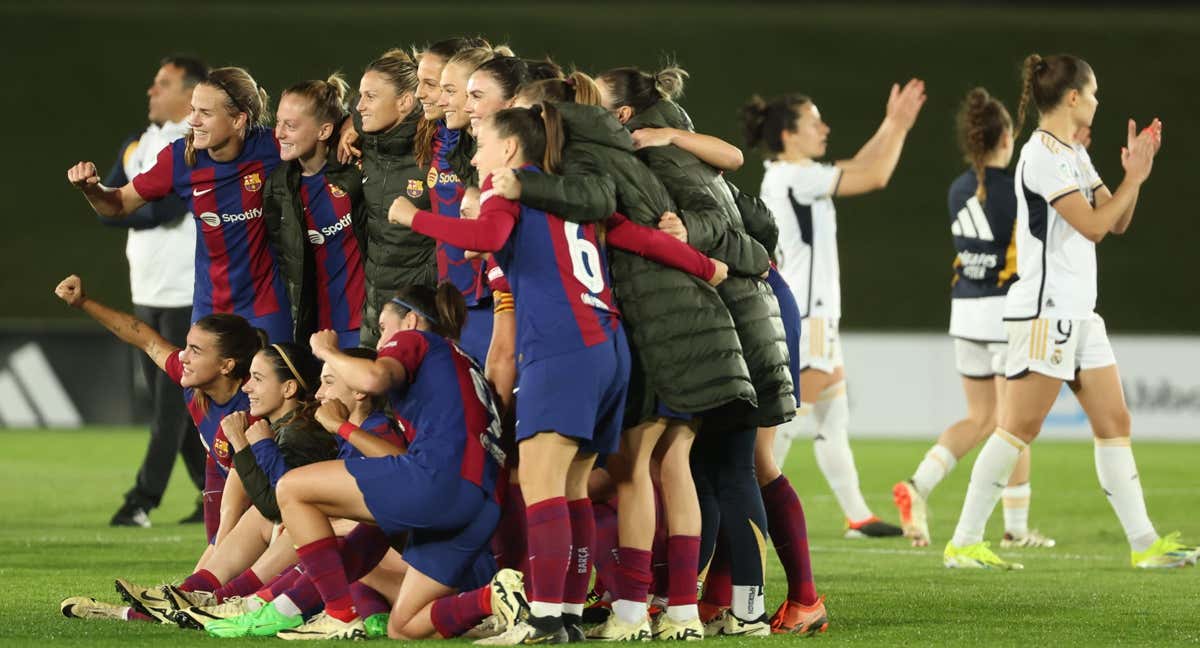 Las jugadoras del Barça celebrando la victoria.