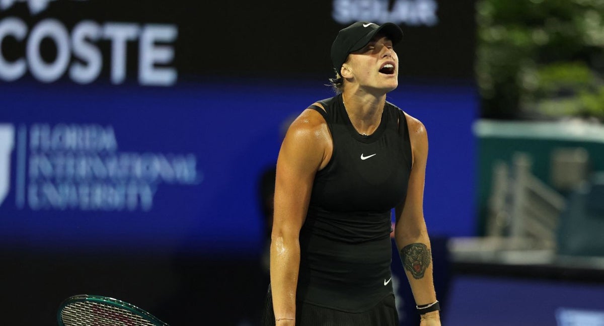 Aryna Sabalenka se lamenta durante el partido ante Kalinina.