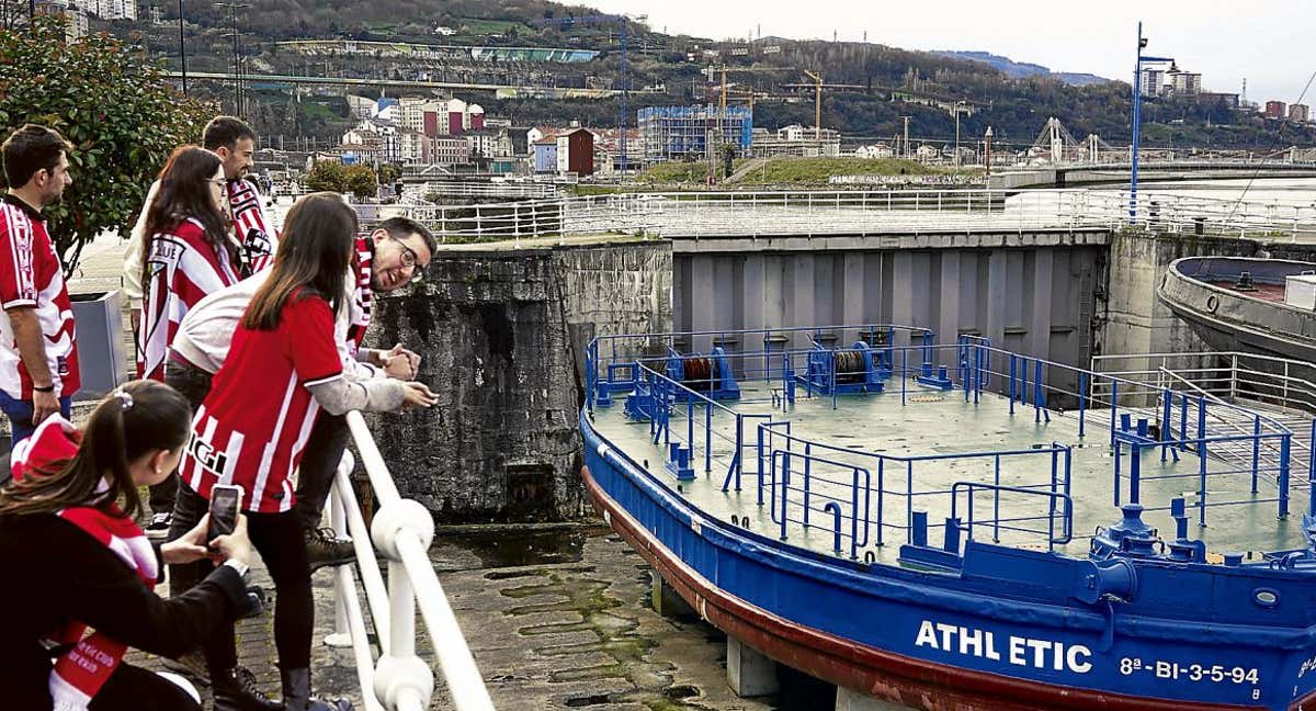 La gabarra se encuentra lista en el Museo Marítimo de Bilbao a la espera de poder surcar la ría de nuevo. /ARCHIVO