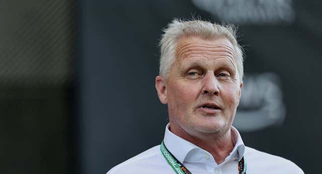 Quién es Johnny Herbert, el comisario que sancionó a Fernando Alonso