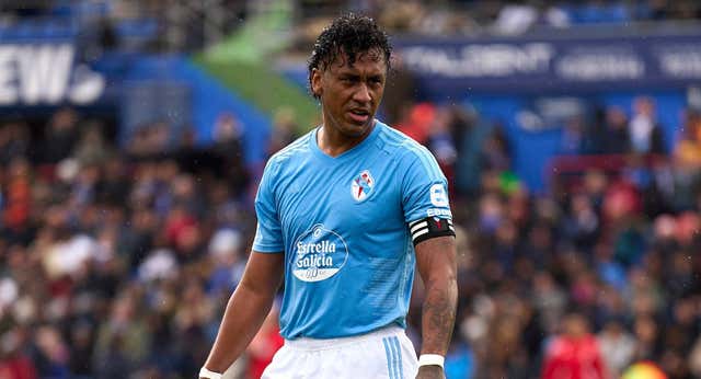 Renato Tapia cocina su renovación a fuego lento… y aumenta un ‘problema’ en el Celta
