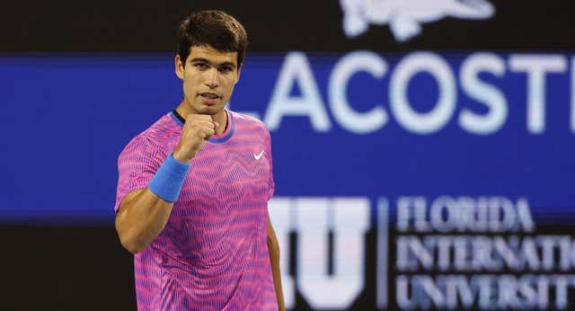 Alcaraz se impone a un mermado Monfils para meterse en octavos