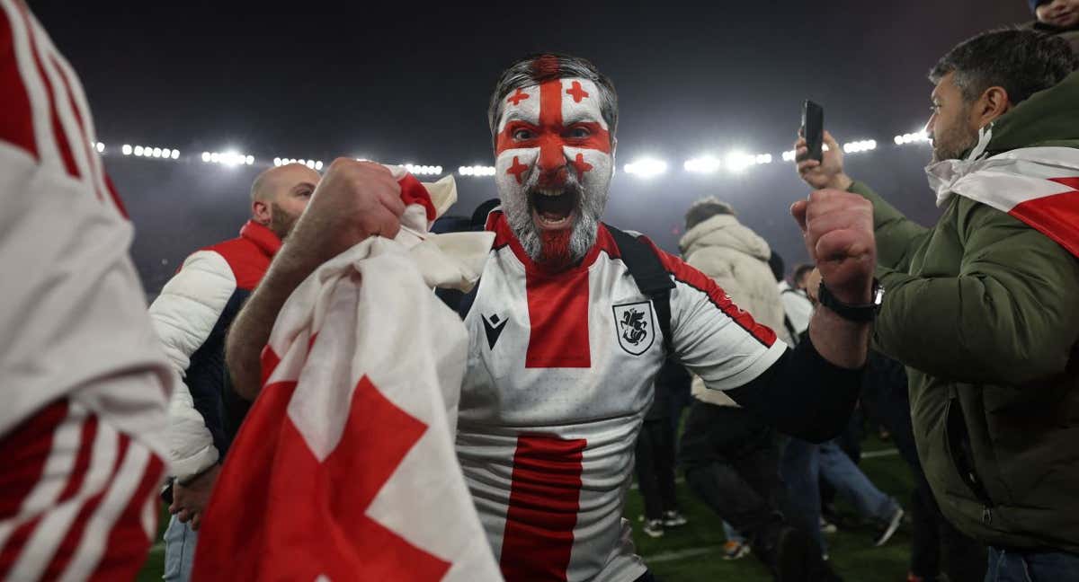 La afición de Georgia festeja el pase a la Eurocopa. /AFP