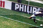 El árbitro del histórico gol fantasma de Michel contra Brasil: «En la FIFA solo me dijeron que tenía que haber enseñado más amarillas a los españoles por protestar»