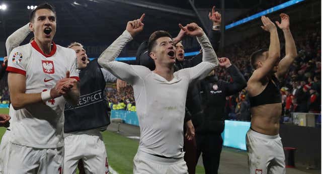 Una gran noticia para Robert Lewandowski que puede llevar a la titularidad a Vitor Roque