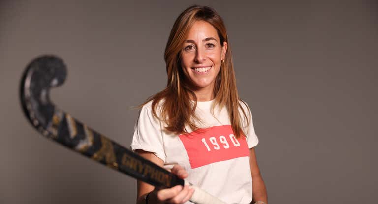 María López visita Relevo en plena cuenta atrás hacia París 2024.