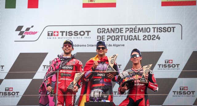 Pedro Acosta se cita con la historia mientras sigue viajando en furgoneta a los grandes premios