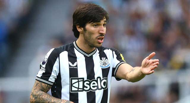 Nuevo revés para Sandro Tonali: la FA le imputa delitos de apuestas otra vez