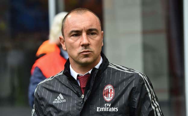 Cristian Brocchi, en su etapa de entrenador del Milan. AFP