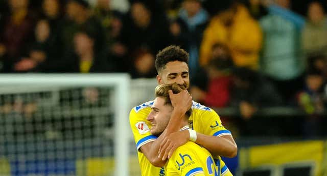 Robert Navarro prolonga el sueño del Cádiz y amarga el debut de Sandoval en el Granada